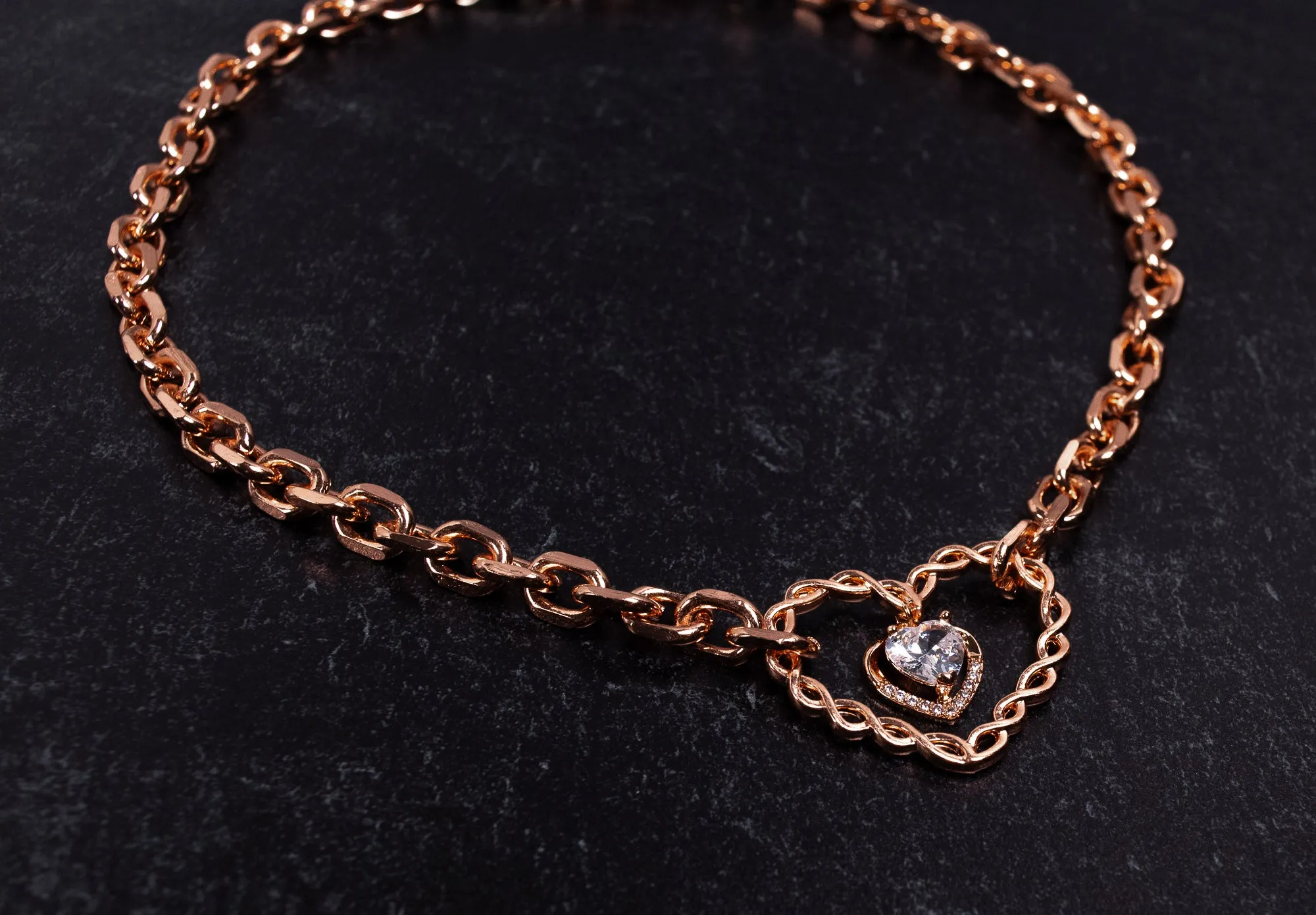 Discreet Day Collar - Chained Heart O-link Chain Choker