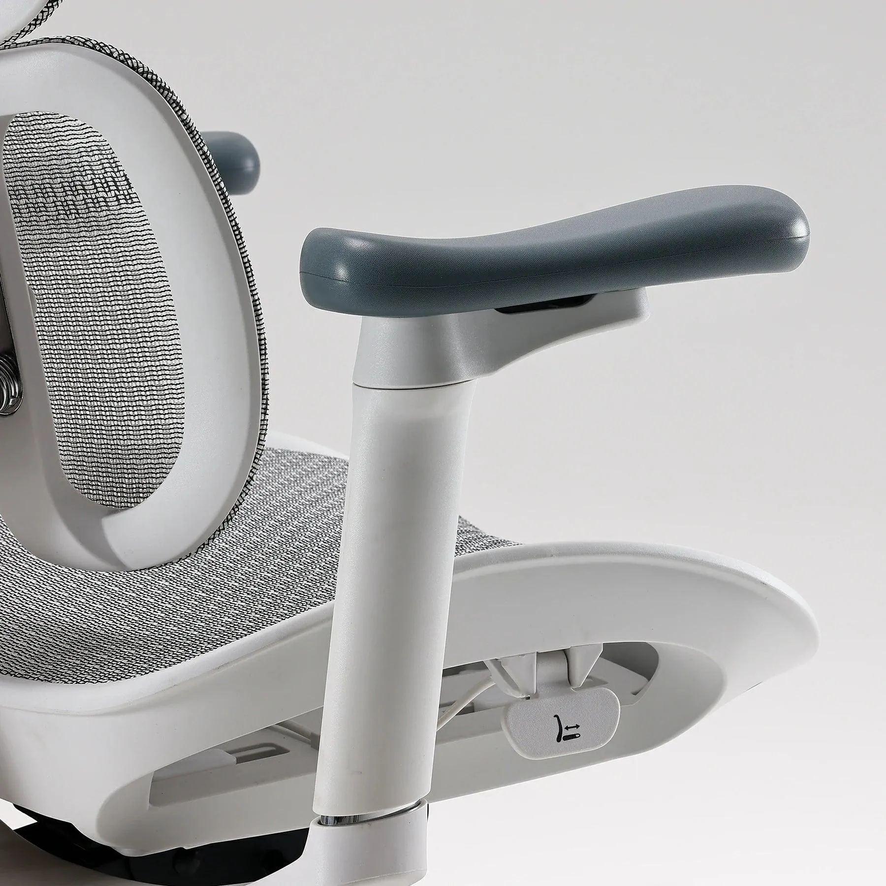 Doro S100 Ergonomic Office Chair with Dual Dynamic Lumbar Support